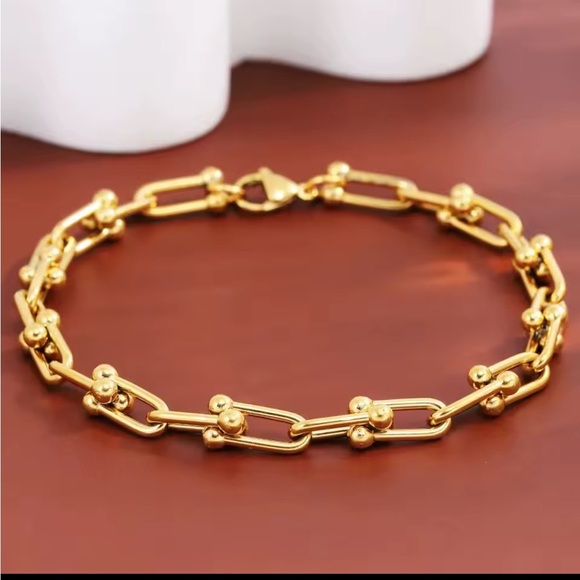 Zara Jewelry - Zara u-shaped Gold charm Bracelet